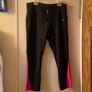 NIKE CROPPED LEGGINGS